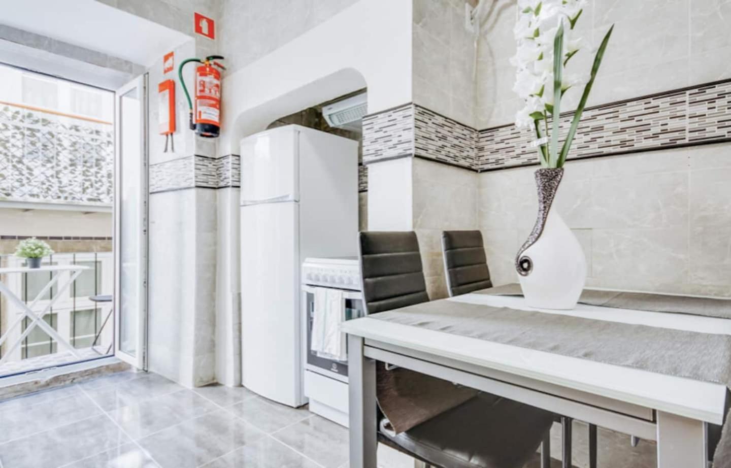 3 Bedroom Apartment In Baixa With River View Lisbon Luaran gambar